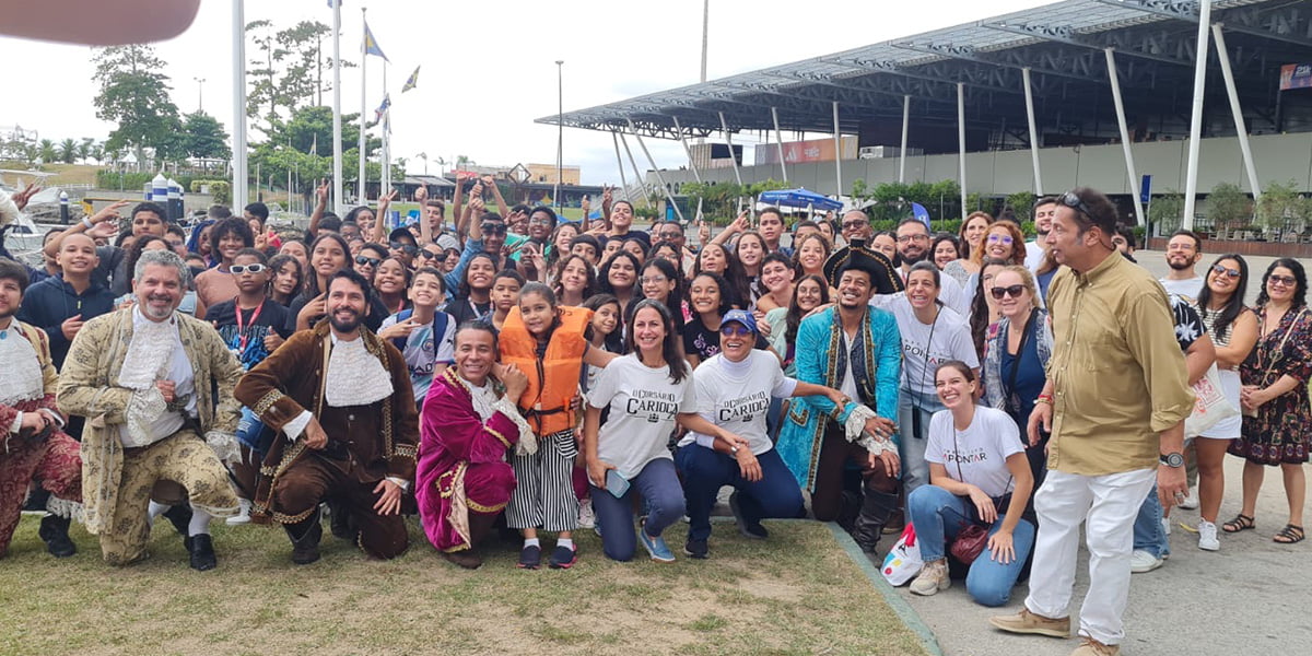 Instituto Apontar convida colaboradores do Kasznar Leonardos para passeio de barco na Baía de Guanabara.