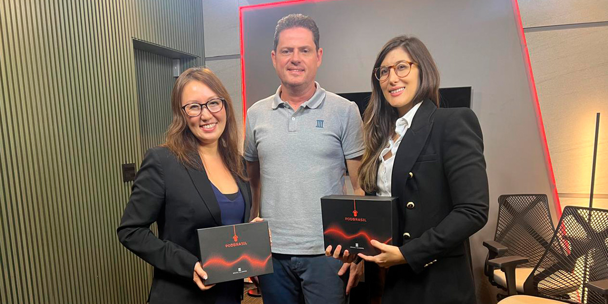 Nancy e os participantes do podcast jurídico PodBrasil.