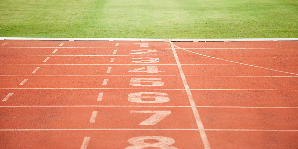 Pista de corrida remetendo às Omlímpiadas de Paris, que impulsionam a perigosa prática de marketing de emboscada.